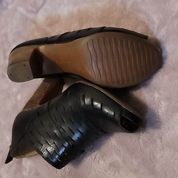 Clark Artisan Okena Sass Black leather Booties 7M - Picture 4 of 8